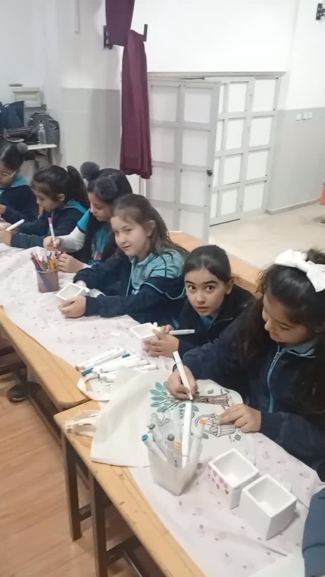 Okulda Kalemlik ve Bez Çanta Boyama